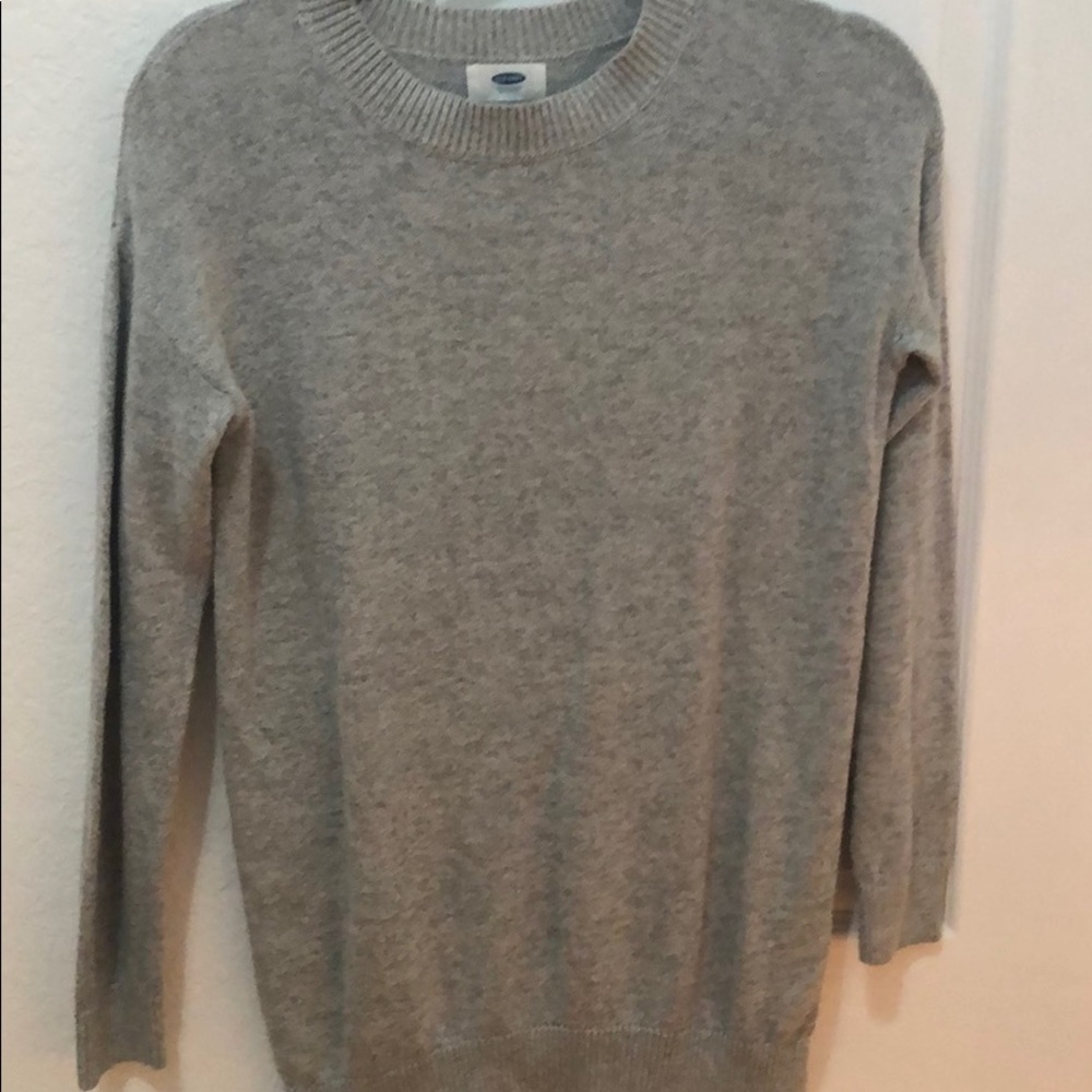 Plain grey long sleeve shirt